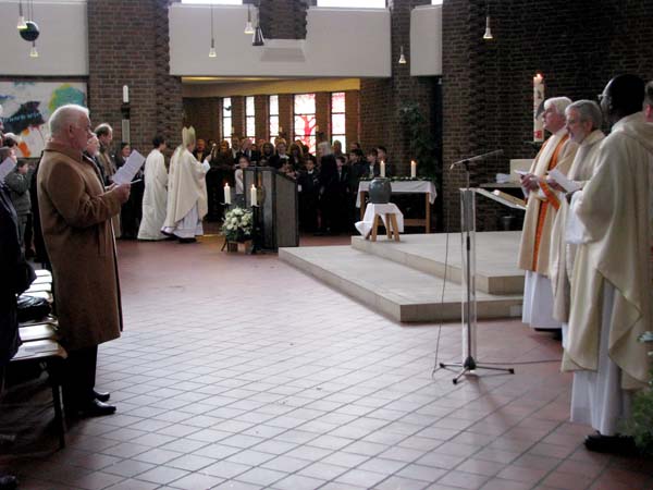 006_Kirchweihe JoXXIII Segnung der Mauern