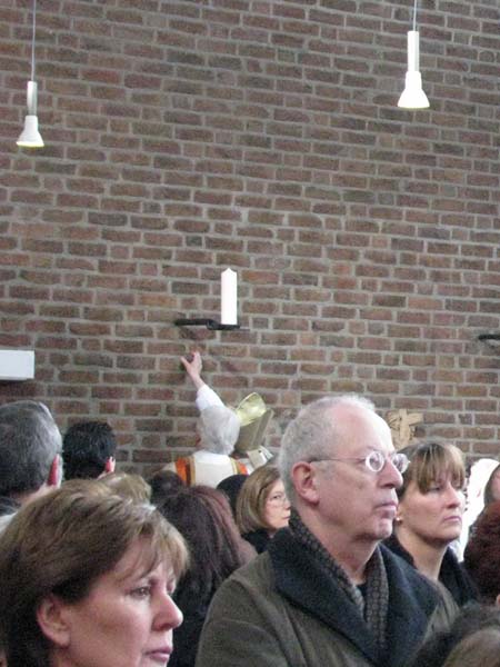 025_Kirchweihe JoXXIII Weihe der Apostelleuchter